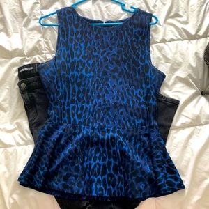 C Wonder - Size M Top, Gold Necklace, Size 9 Heel